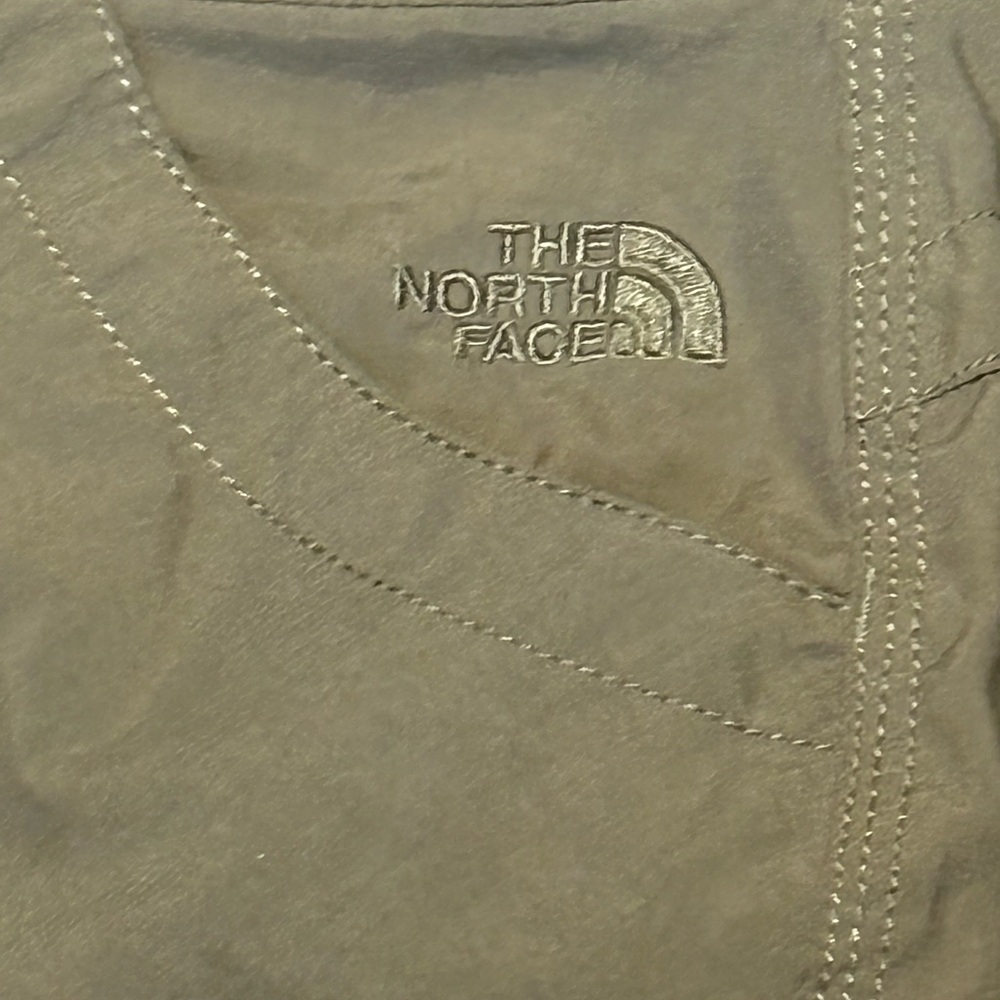 The North Face | Women's Cargo Shorts - Olive - Picture 4 of 5